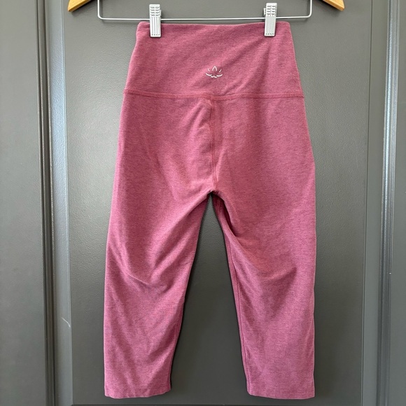 Beyond Yoga Spacedye High Waisted Capri Legging Pale Plum Heather  Size XS - Picture 5 of 8